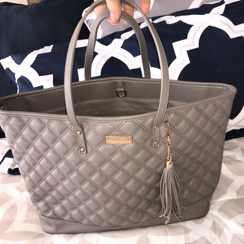 BCBG bag. Great condition. Autumm closet lean up!